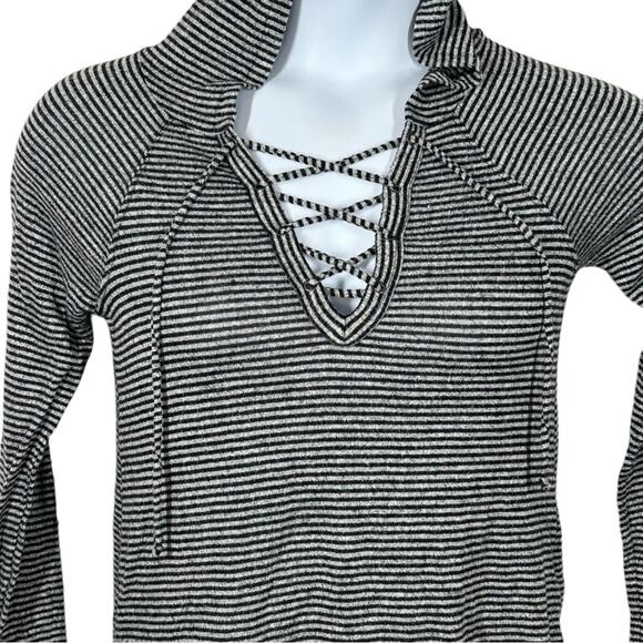 American Eagle Soft & Sexy Striped Lace-Up Lightweight Hoodie Tee Size Small - Picture 4 of 13